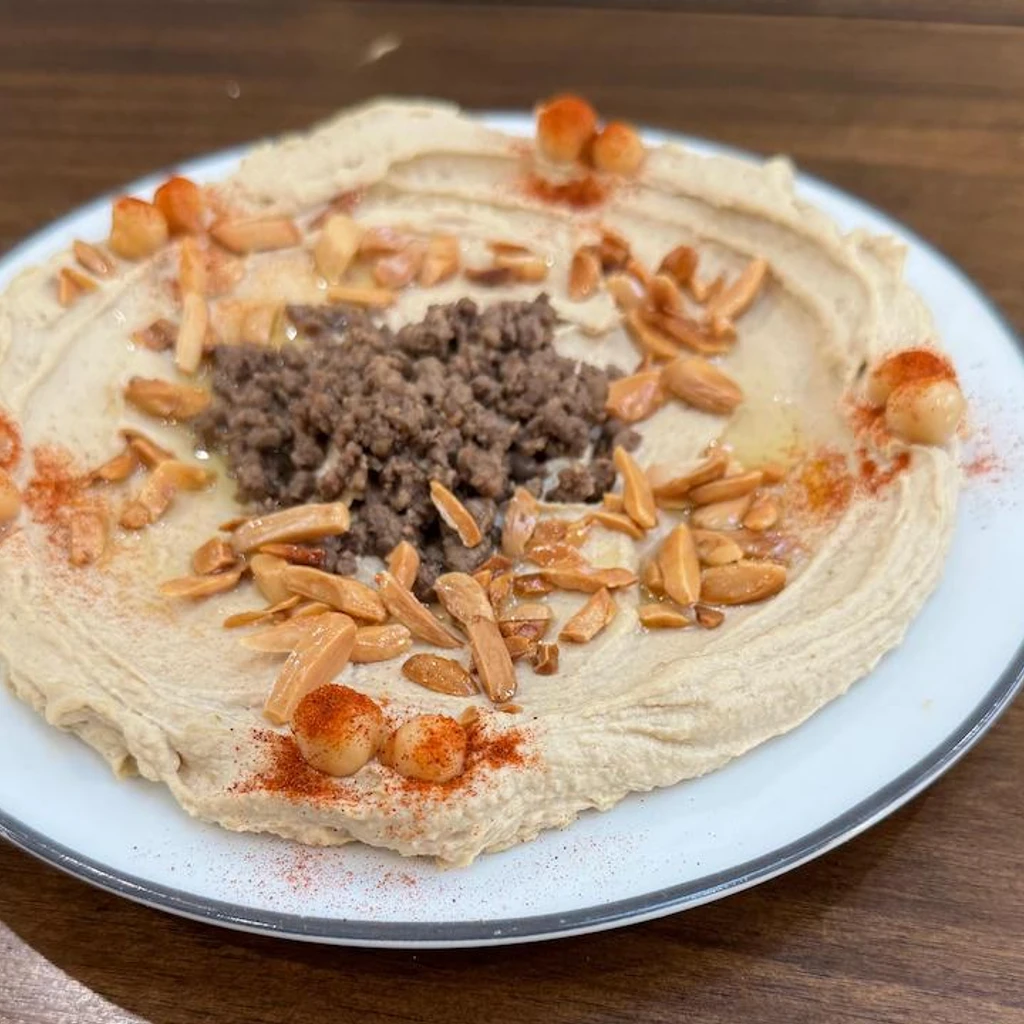 Hummus with meat